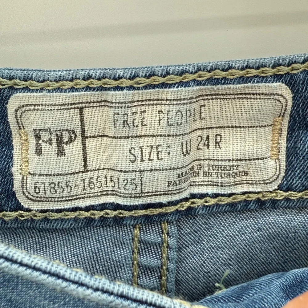 Free People Womens Flare Leg Jeans Size 24R High Rise Distressed‎ Hem